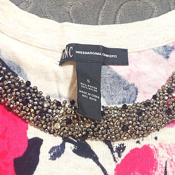 🌷INC Women's size S Short sleeve Knit Top w/ Beaded collar - Picture 3 of 4